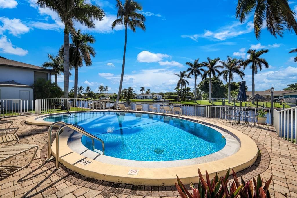 En Venta: $199,900 (2 camas, 2 baños, 1011 Pies cuadrados)