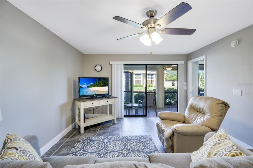 En Venta: $199,900 (2 camas, 2 baños, 1011 Pies cuadrados)