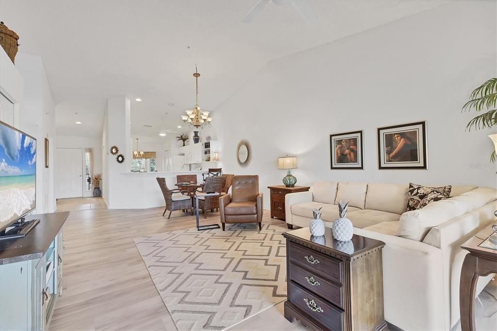 En Venta: $299,900 (2 camas, 2 baños, 1684 Pies cuadrados)