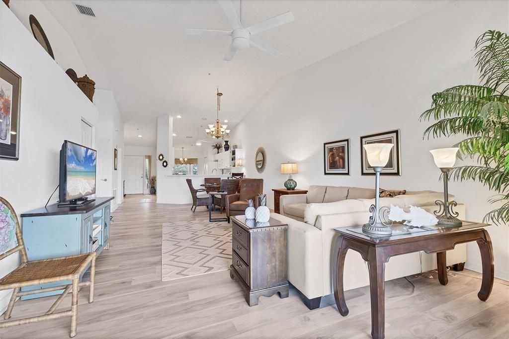 En Venta: $299,900 (2 camas, 2 baños, 1684 Pies cuadrados)