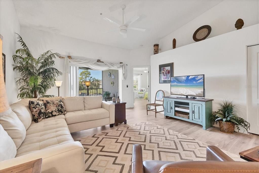 En Venta: $299,900 (2 camas, 2 baños, 1684 Pies cuadrados)