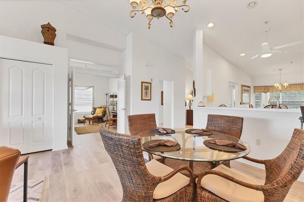 En Venta: $299,900 (2 camas, 2 baños, 1684 Pies cuadrados)