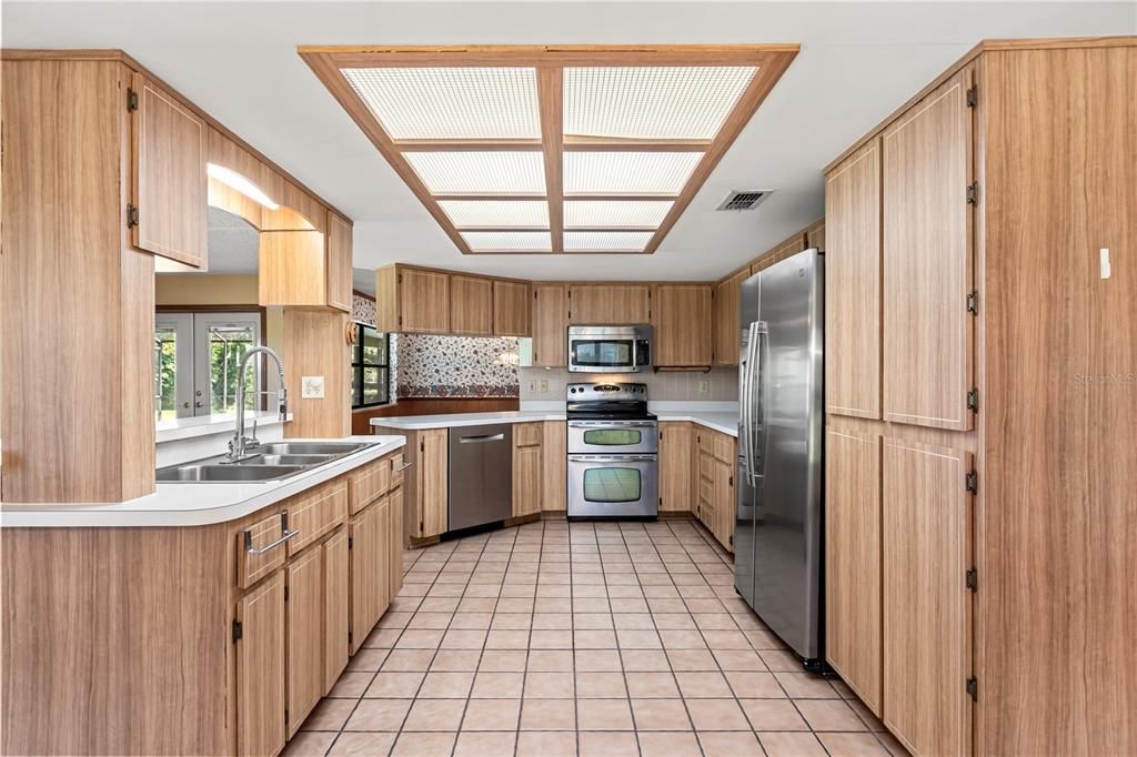 待售: $450,000 (4 贝兹, 2 浴室, 2695 平方英尺)