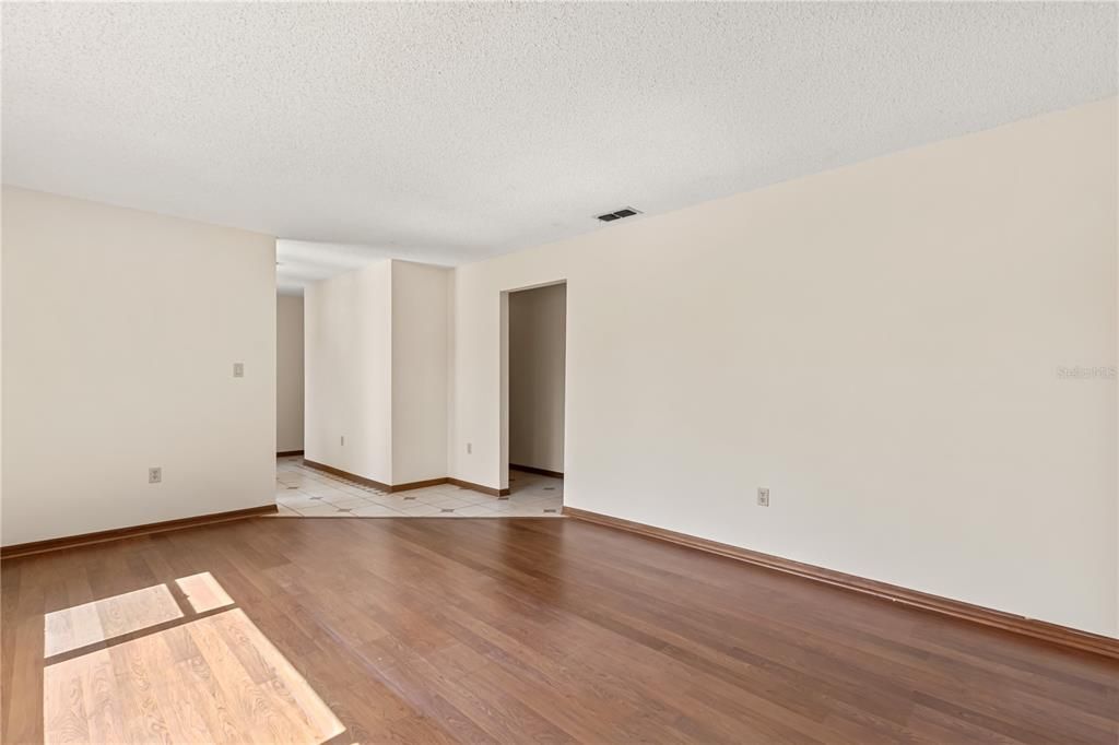 待售: $450,000 (4 贝兹, 2 浴室, 2695 平方英尺)