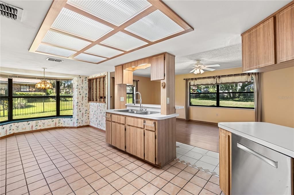 待售: $450,000 (4 贝兹, 2 浴室, 2695 平方英尺)