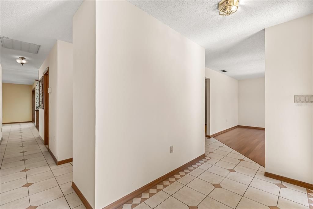 待售: $450,000 (4 贝兹, 2 浴室, 2695 平方英尺)