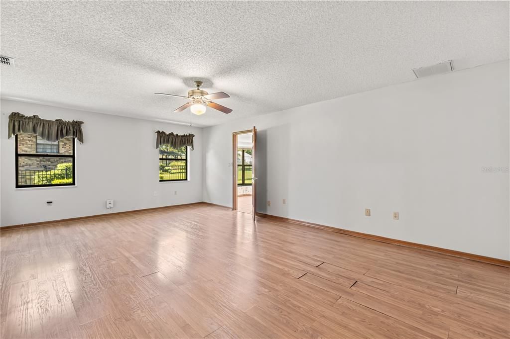 待售: $450,000 (4 贝兹, 2 浴室, 2695 平方英尺)