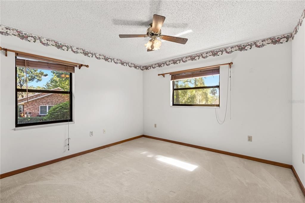 待售: $450,000 (4 贝兹, 2 浴室, 2695 平方英尺)