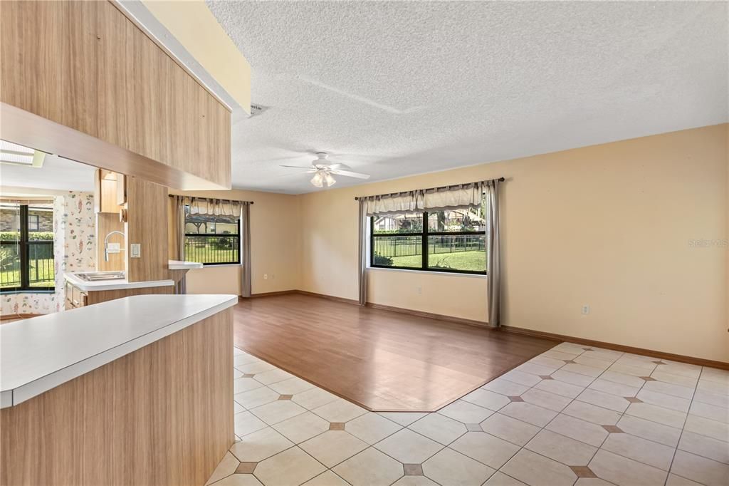 待售: $450,000 (4 贝兹, 2 浴室, 2695 平方英尺)