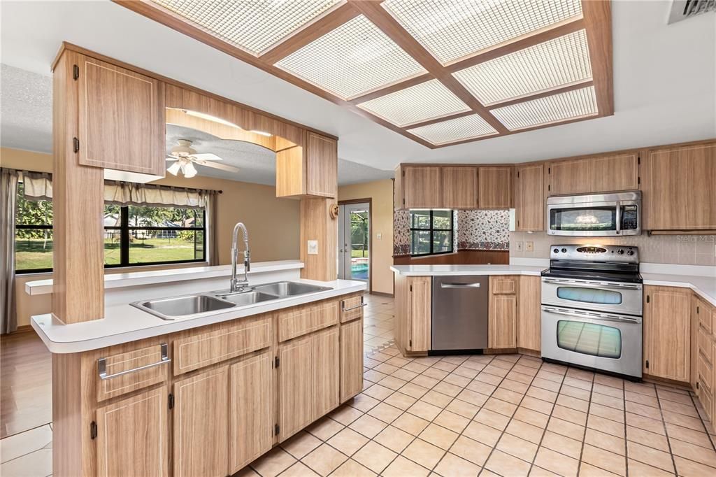 待售: $450,000 (4 贝兹, 2 浴室, 2695 平方英尺)