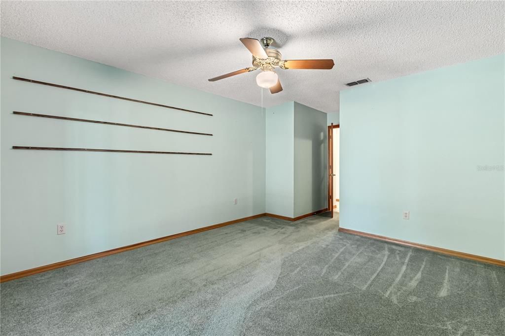 待售: $450,000 (4 贝兹, 2 浴室, 2695 平方英尺)