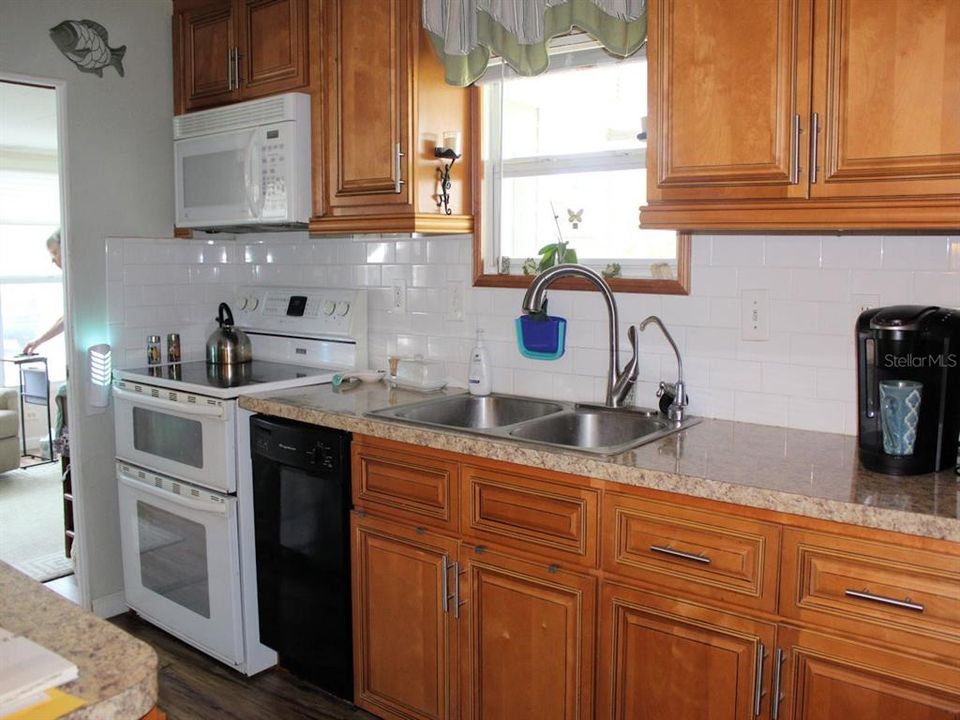 For Sale: $117,900 (2 beds, 2 baths, 1056 Square Feet)