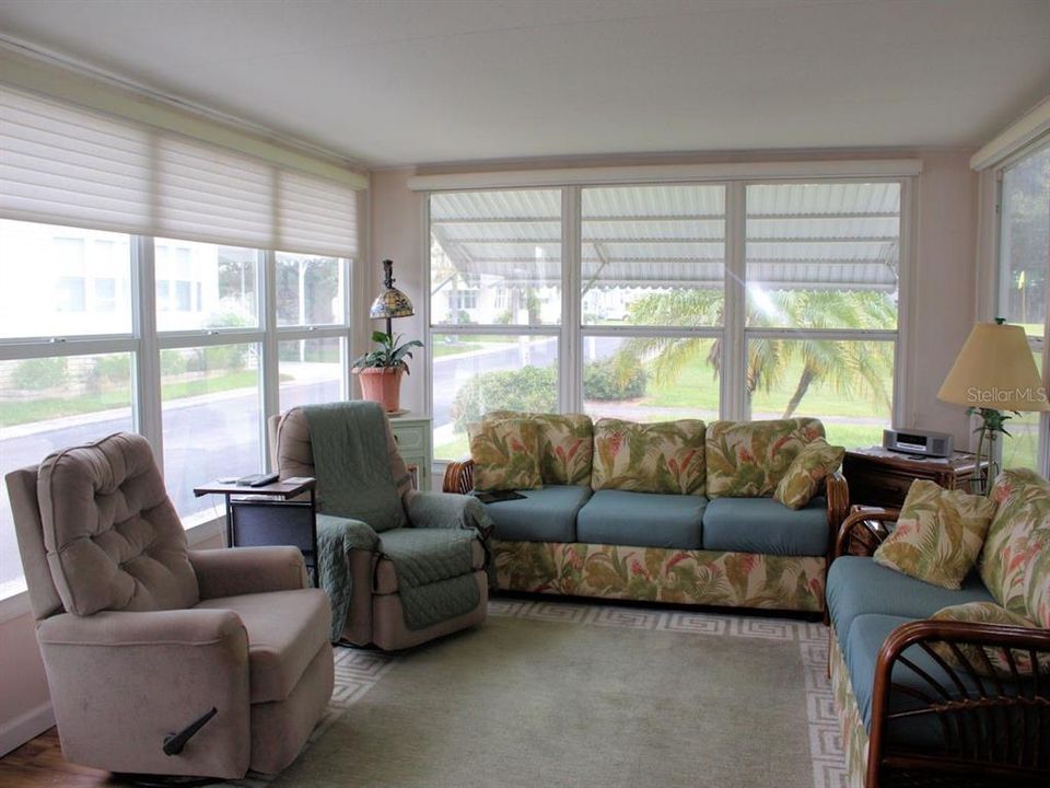 For Sale: $117,900 (2 beds, 2 baths, 1056 Square Feet)