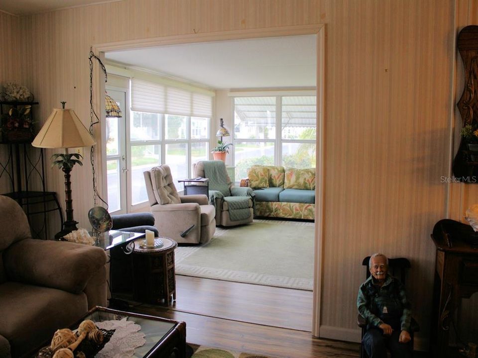 For Sale: $117,900 (2 beds, 2 baths, 1056 Square Feet)