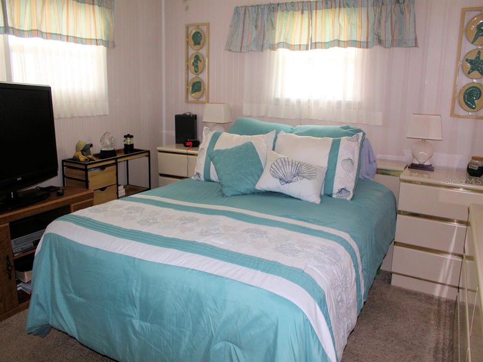 For Sale: $117,900 (2 beds, 2 baths, 1056 Square Feet)