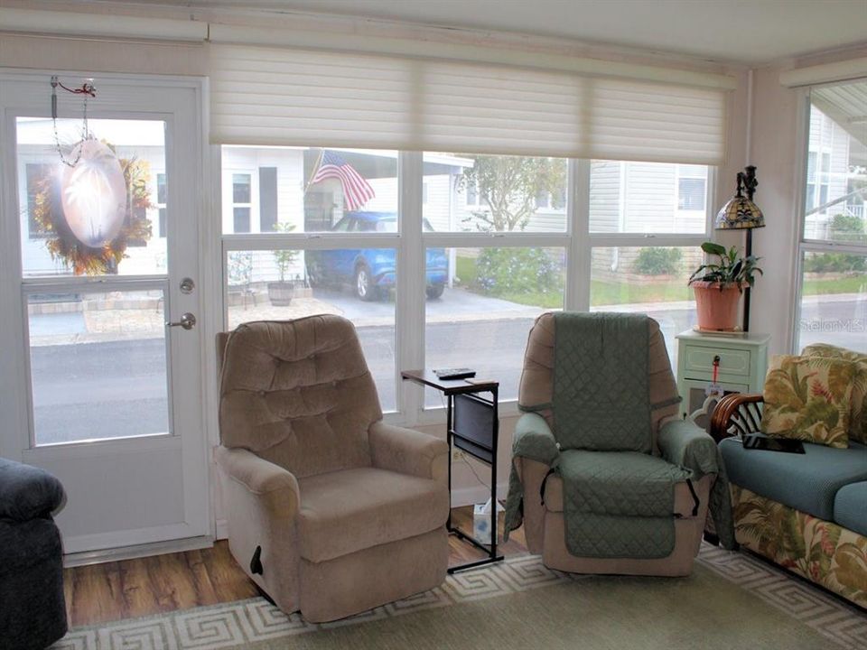 For Sale: $117,900 (2 beds, 2 baths, 1056 Square Feet)