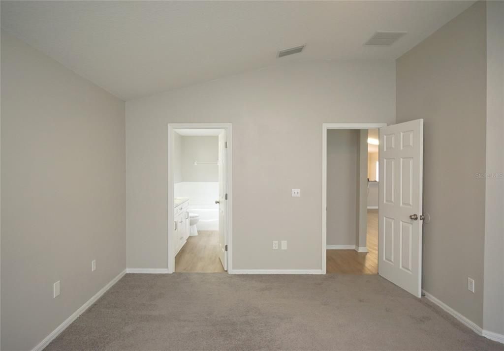 Под контрактом: $2,000 (4 спален, 2 ванн, 1835 Квадратных фут)