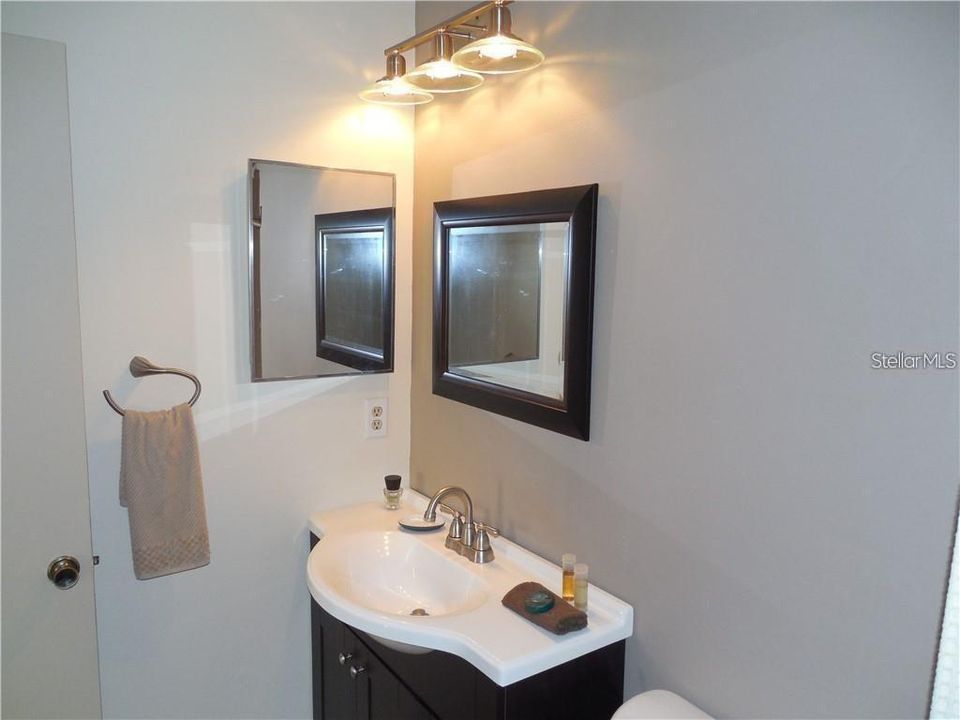 For Sale: $169,900 (2 beds, 2 baths, 990 Square Feet)