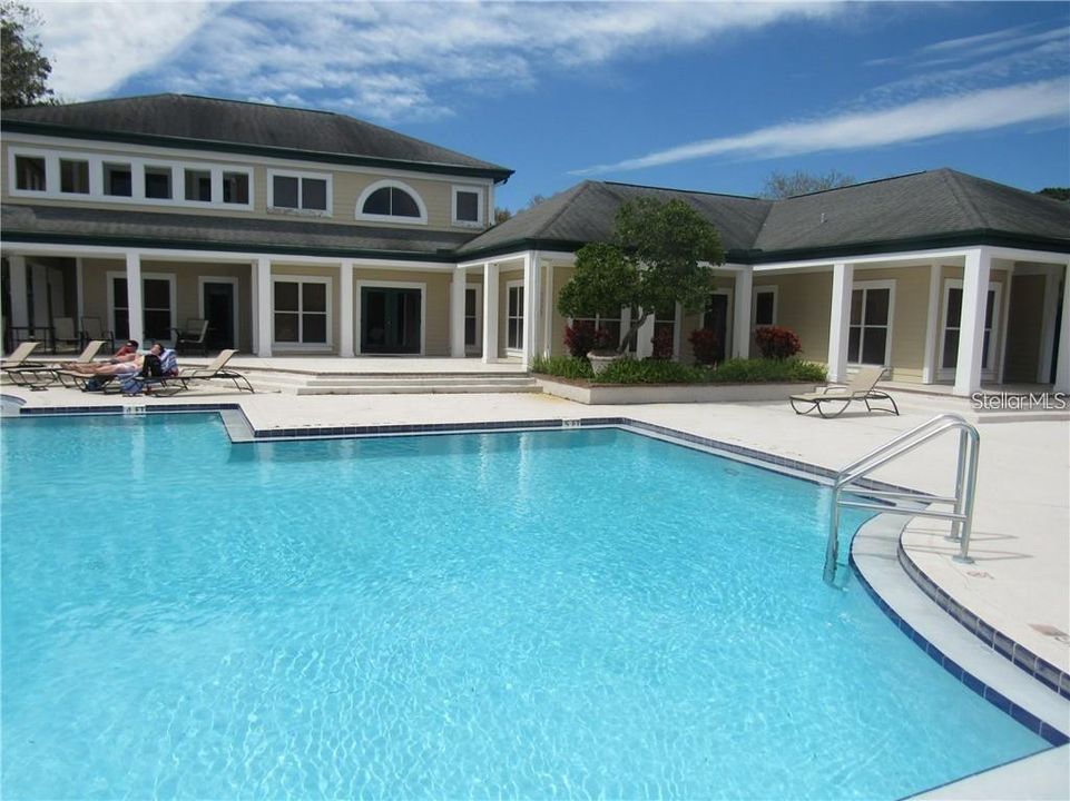 For Sale: $169,900 (2 beds, 2 baths, 990 Square Feet)