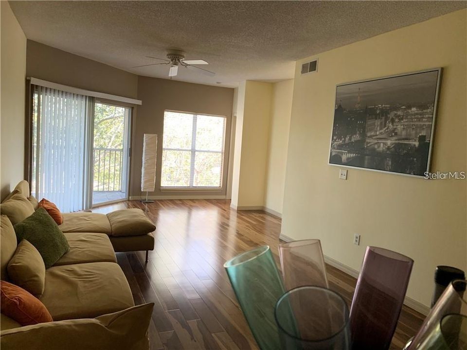 For Sale: $169,900 (2 beds, 2 baths, 990 Square Feet)