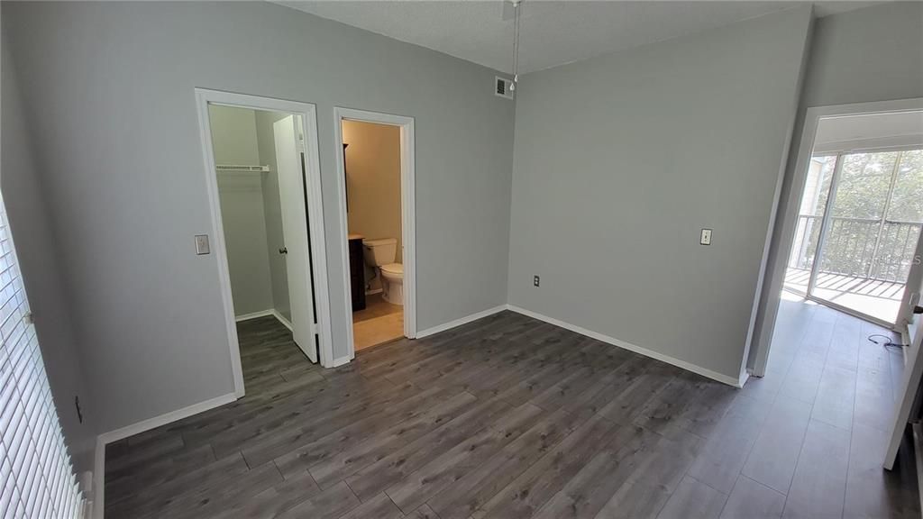 For Sale: $169,900 (2 beds, 2 baths, 990 Square Feet)