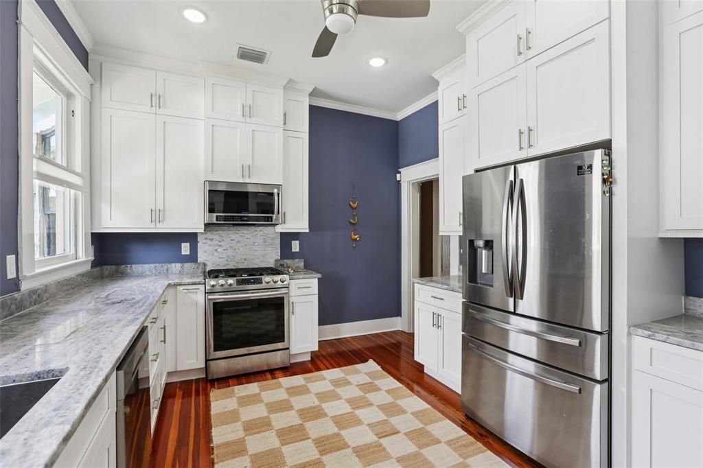 Activo con contrato: $749,000 (3 camas, 2 baños, 1708 Pies cuadrados)