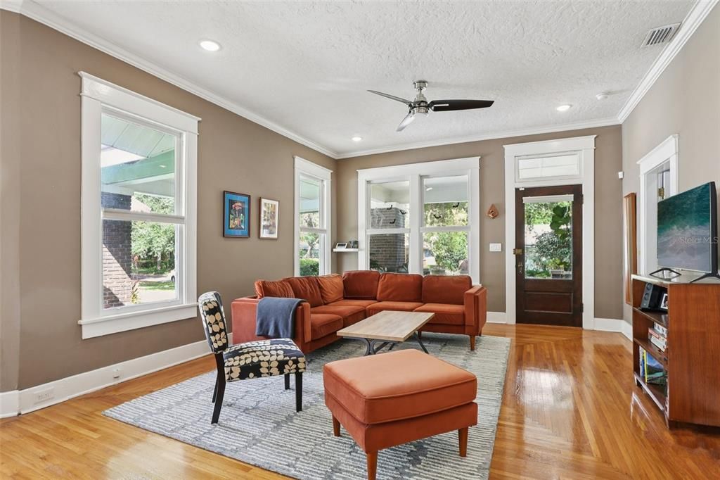 Activo con contrato: $749,000 (3 camas, 2 baños, 1708 Pies cuadrados)