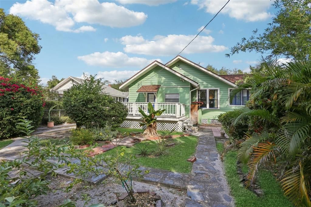 Activo con contrato: $749,000 (3 camas, 2 baños, 1708 Pies cuadrados)