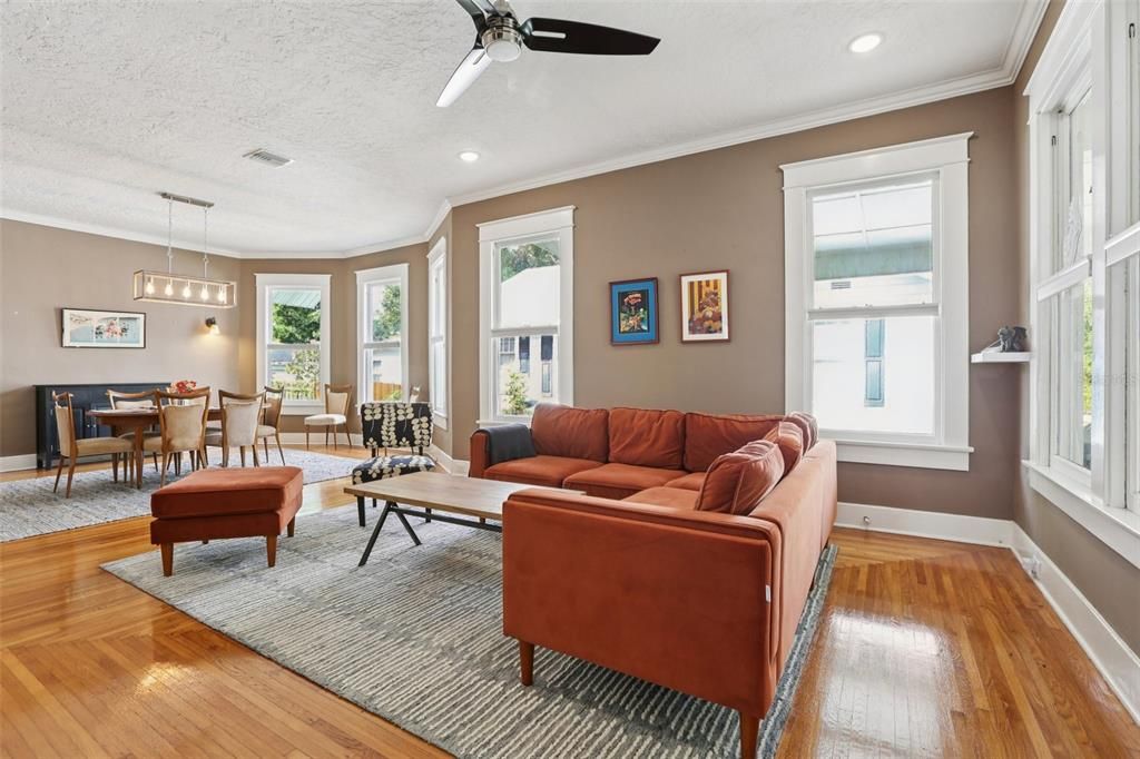 Activo con contrato: $749,000 (3 camas, 2 baños, 1708 Pies cuadrados)