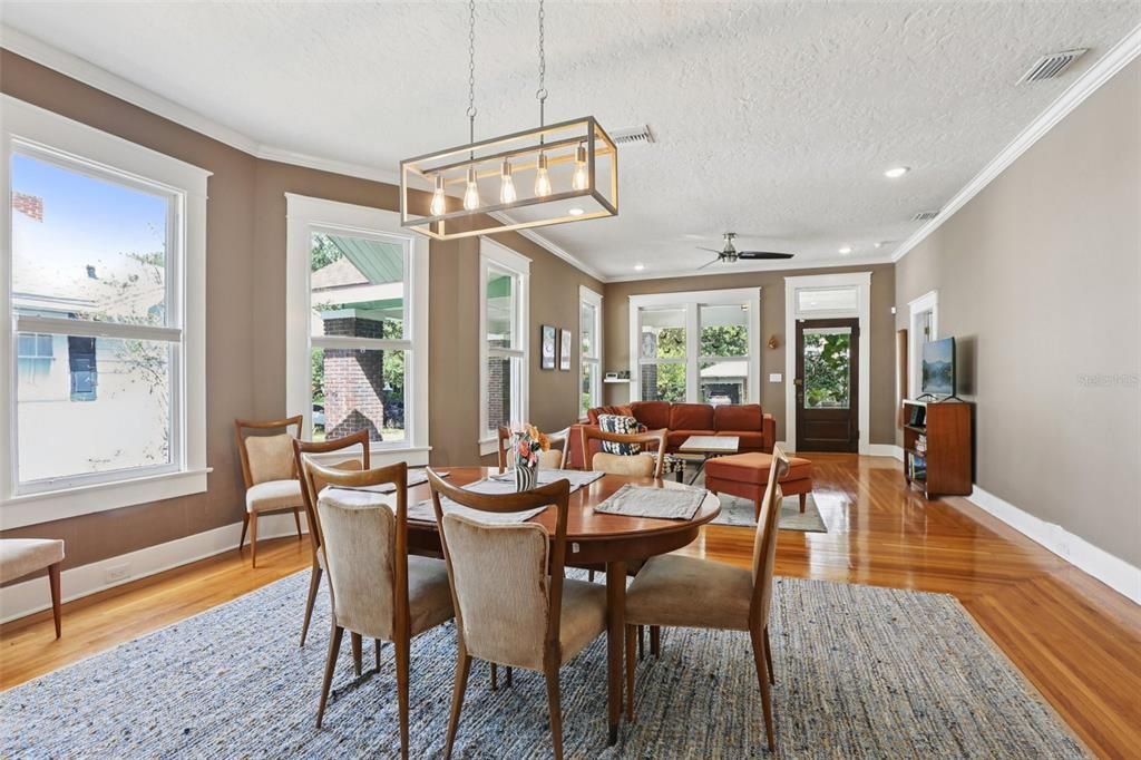 Activo con contrato: $749,000 (3 camas, 2 baños, 1708 Pies cuadrados)