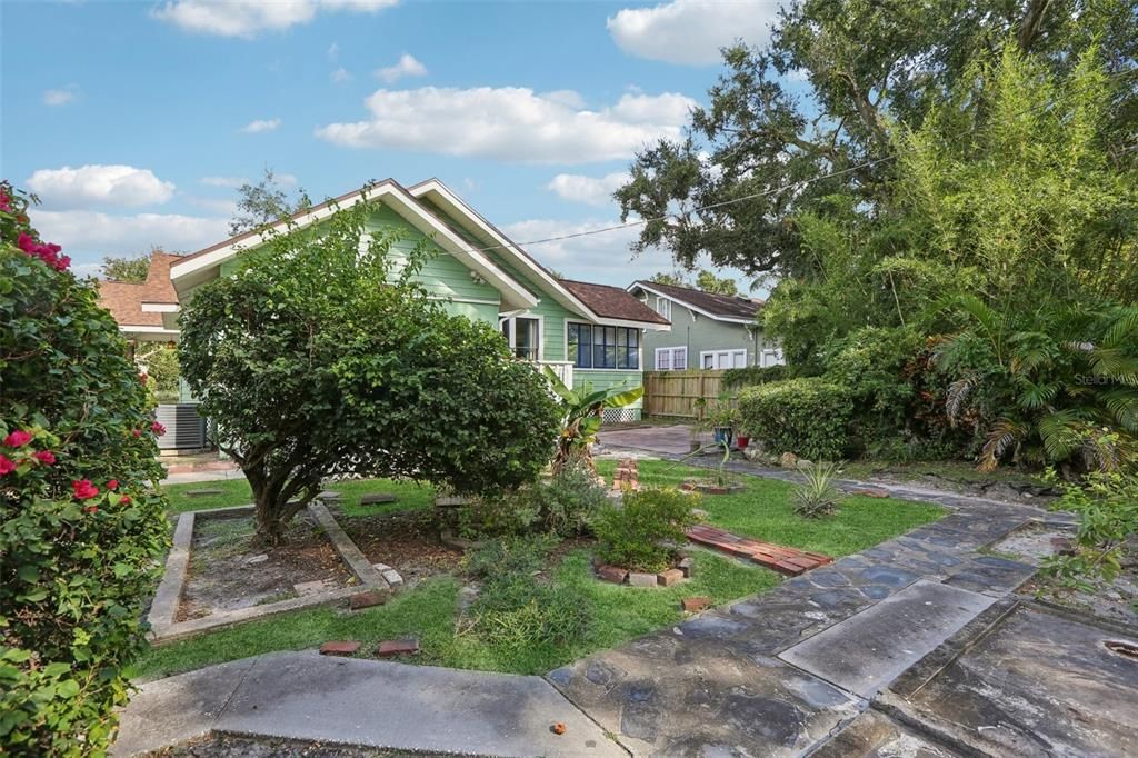 Activo con contrato: $749,000 (3 camas, 2 baños, 1708 Pies cuadrados)