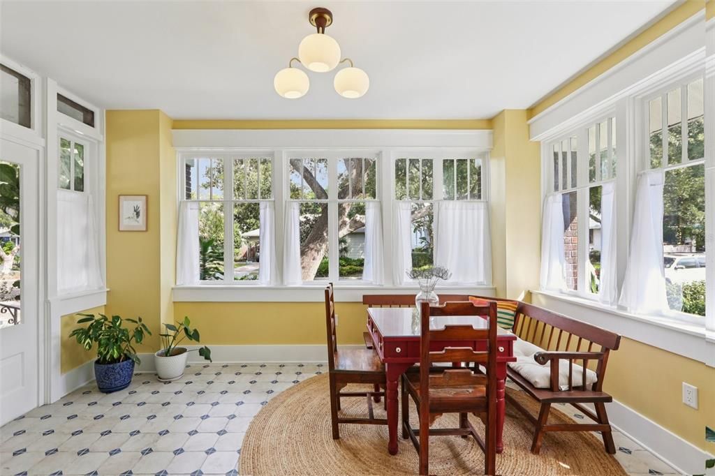 Activo con contrato: $749,000 (3 camas, 2 baños, 1708 Pies cuadrados)