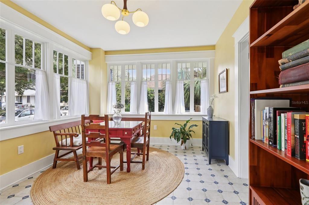 Activo con contrato: $749,000 (3 camas, 2 baños, 1708 Pies cuadrados)