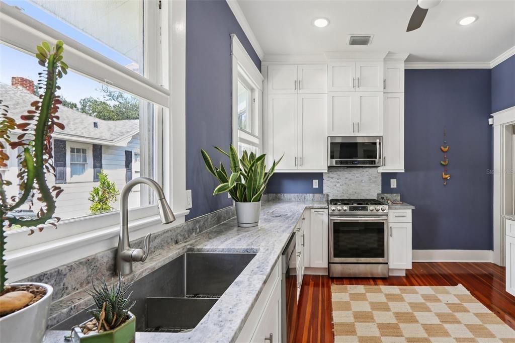 Activo con contrato: $749,000 (3 camas, 2 baños, 1708 Pies cuadrados)