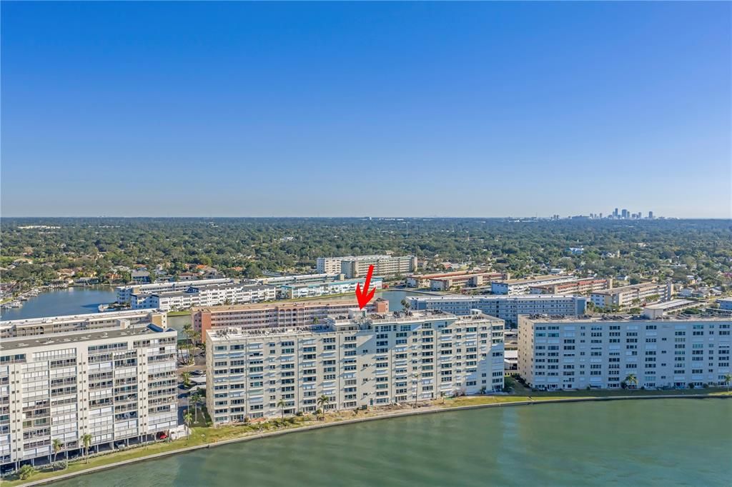 Activo con contrato: $749,000 (2 camas, 2 baños, 2210 Pies cuadrados)