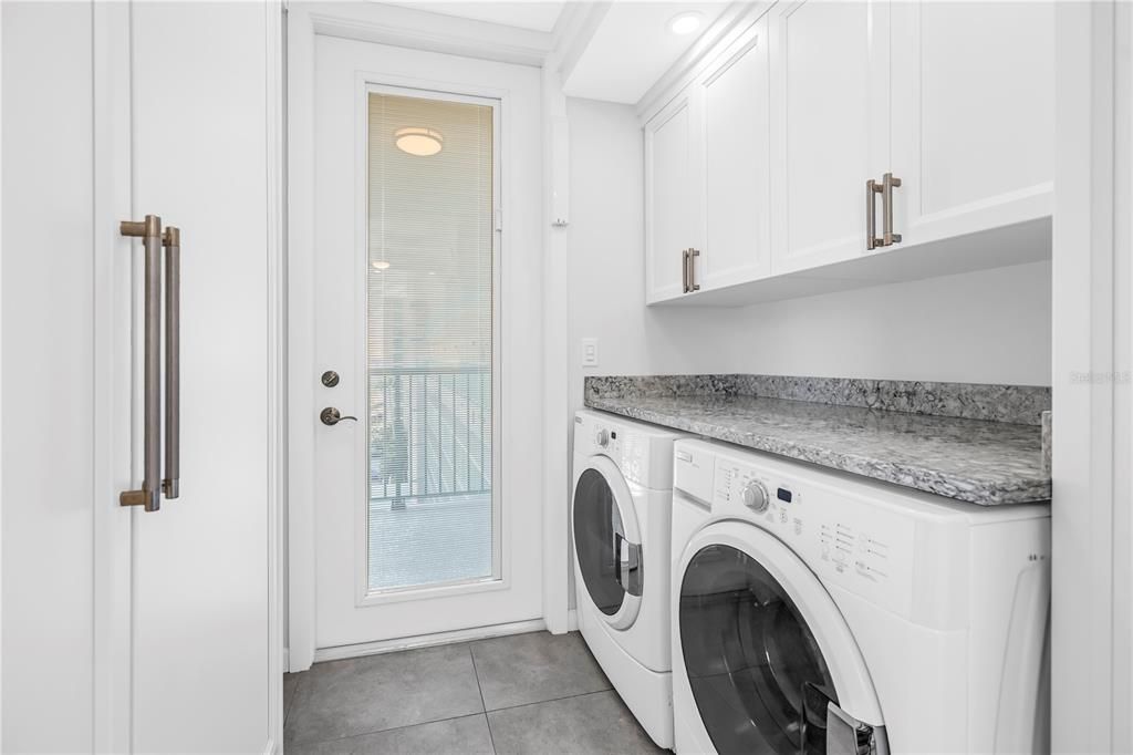 Activo con contrato: $749,000 (2 camas, 2 baños, 2210 Pies cuadrados)