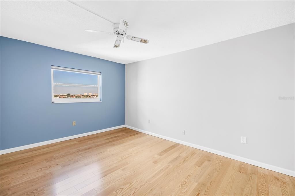 Activo con contrato: $749,000 (2 camas, 2 baños, 2210 Pies cuadrados)