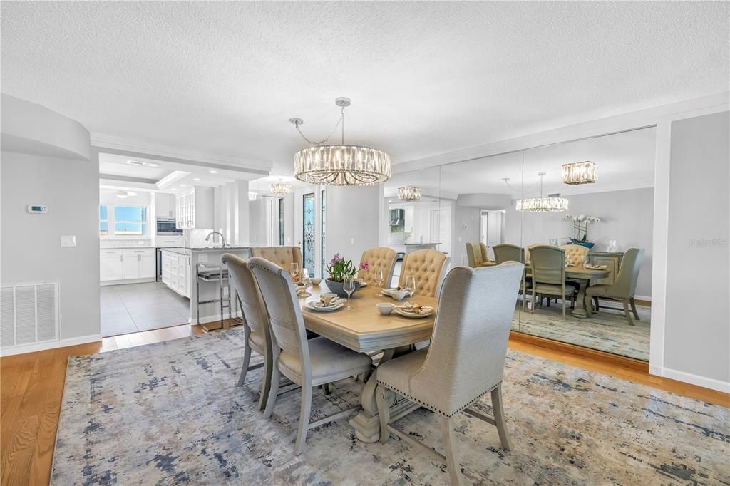 Activo con contrato: $749,000 (2 camas, 2 baños, 2210 Pies cuadrados)