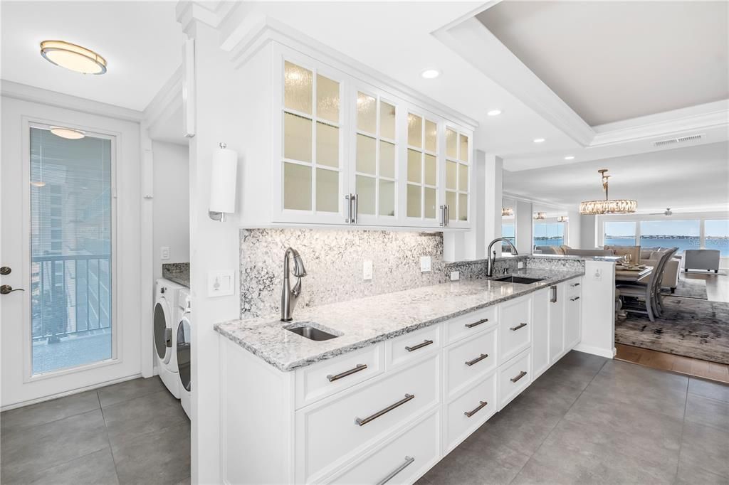 Activo con contrato: $749,000 (2 camas, 2 baños, 2210 Pies cuadrados)