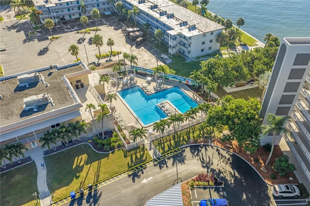 Activo con contrato: $749,000 (2 camas, 2 baños, 2210 Pies cuadrados)