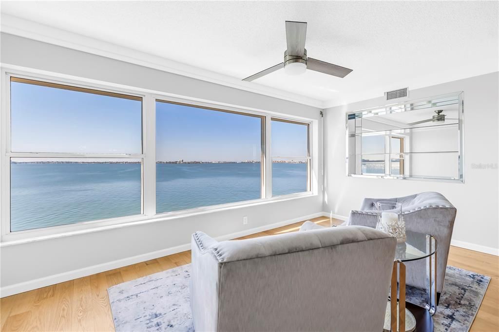 Activo con contrato: $749,000 (2 camas, 2 baños, 2210 Pies cuadrados)