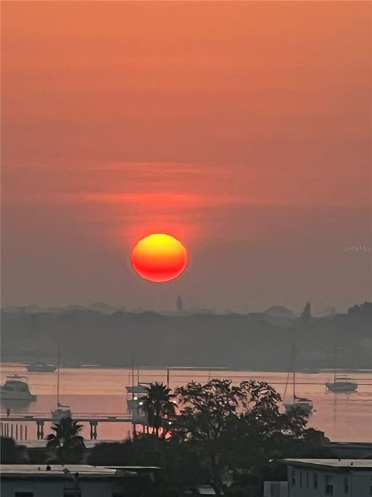 Activo con contrato: $749,000 (2 camas, 2 baños, 2210 Pies cuadrados)