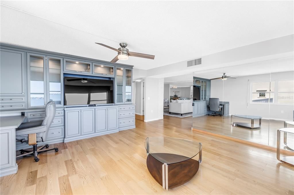 Activo con contrato: $749,000 (2 camas, 2 baños, 2210 Pies cuadrados)