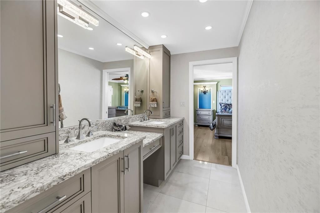 Activo con contrato: $749,000 (2 camas, 2 baños, 2210 Pies cuadrados)