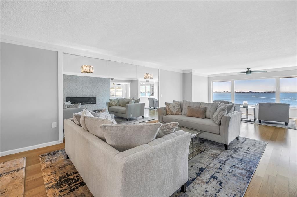 Activo con contrato: $749,000 (2 camas, 2 baños, 2210 Pies cuadrados)