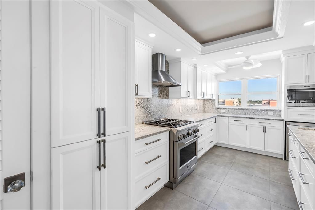 Activo con contrato: $749,000 (2 camas, 2 baños, 2210 Pies cuadrados)