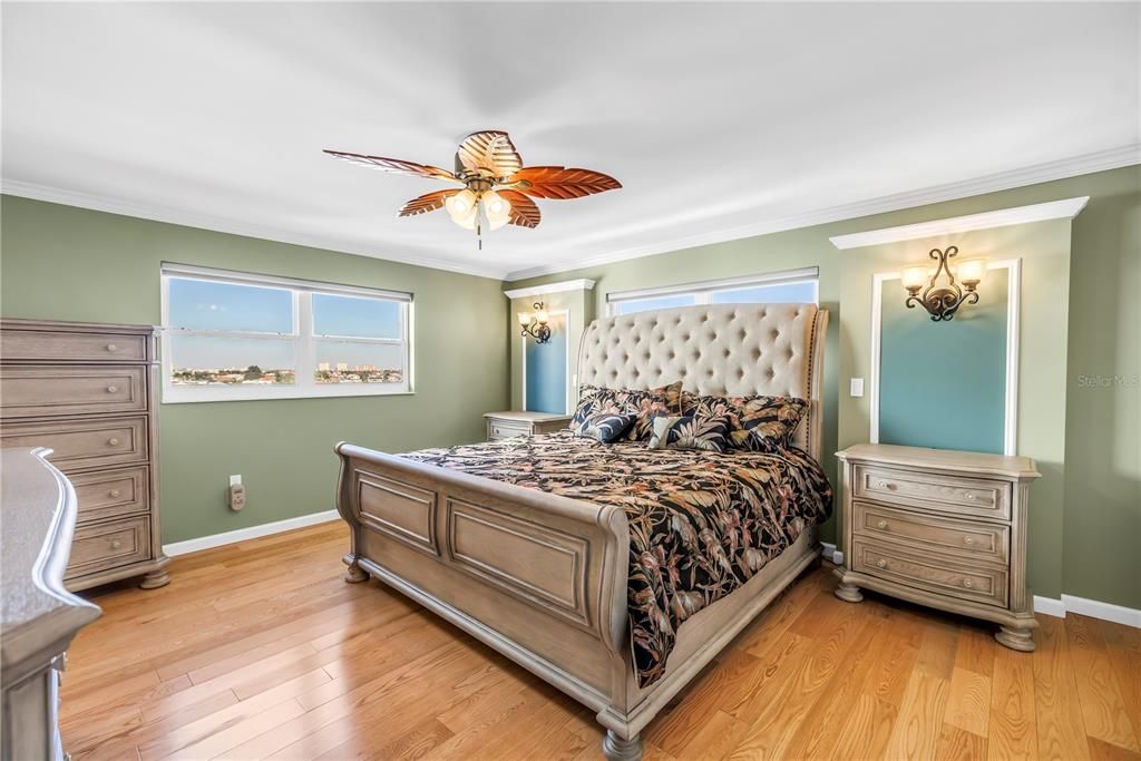 Activo con contrato: $749,000 (2 camas, 2 baños, 2210 Pies cuadrados)