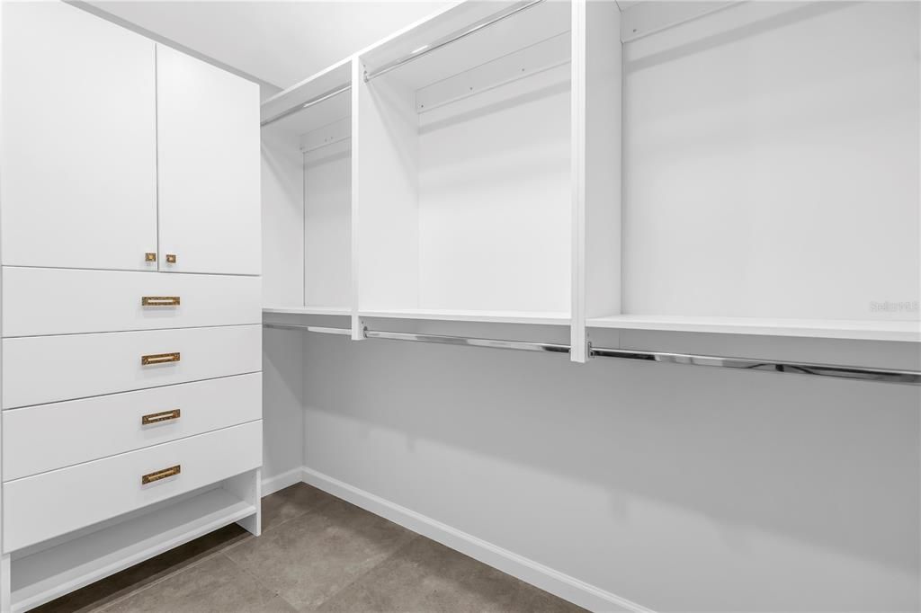 Activo con contrato: $749,000 (2 camas, 2 baños, 2210 Pies cuadrados)