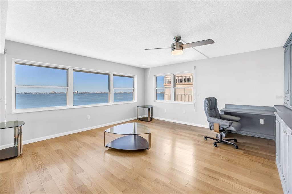 Activo con contrato: $749,000 (2 camas, 2 baños, 2210 Pies cuadrados)