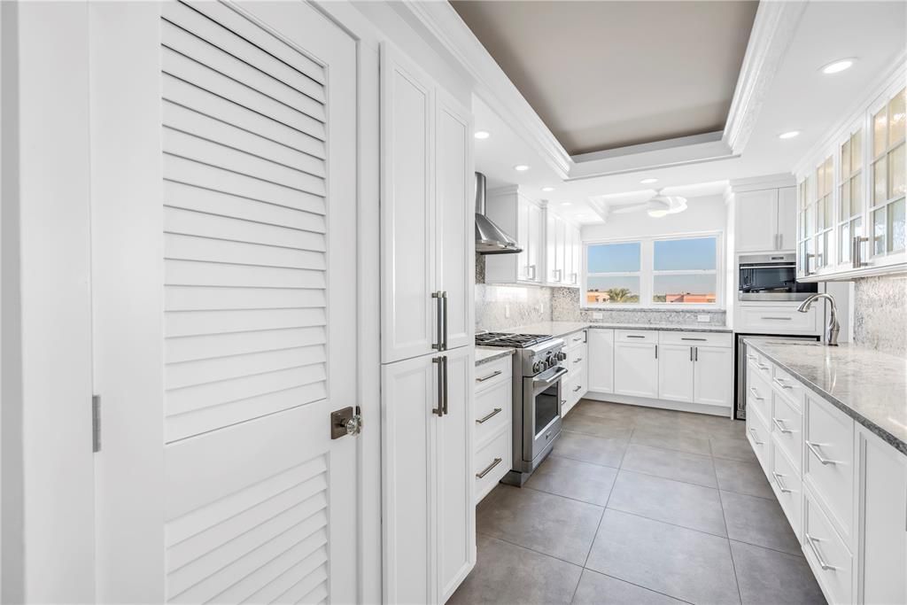 Activo con contrato: $749,000 (2 camas, 2 baños, 2210 Pies cuadrados)